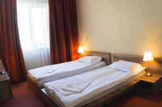 Отель Hotel Merkur Меркуря-Чук Улучшенный двухместный номер с 2 отдельными кроватями-4