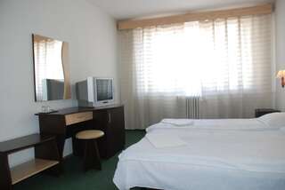 Отель Hotel Merkur Меркуря-Чук Двухместный номер с 2 отдельными кроватями-7